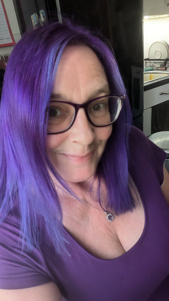 Oooh excuse me! I went right ahead and started tweeting without even saying hello. My apologies!

Hello! 😊💜👋
