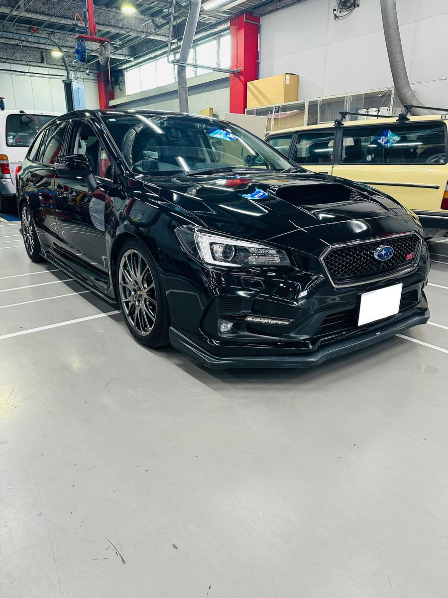 SUBARUのレヴォーグに、HKSの車高調『HIPERMAX GATE SPEC』を取り付け致しました⤴️
他社の車庫調が取り付けられてましたがオイル漏れの為の交換🌟
もともとHIPERMAX Sを購入予定でしたが、GATE SPECの足廻りの入ったデモカーに試乗体感され、GATEモデルを選択されました❗️
ありがとうございました😊