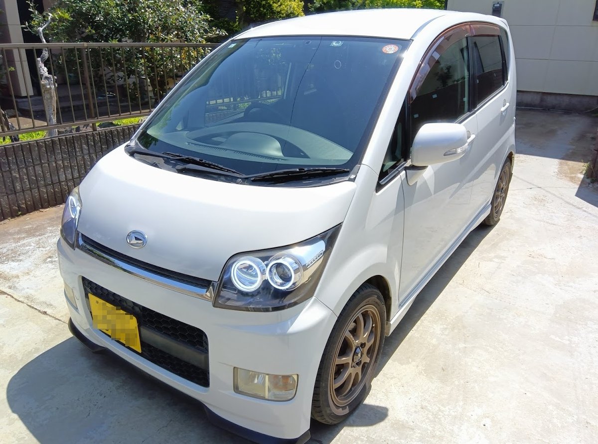 SaramanderTail's tweet photo. 現在公開車両として 
ランサーエボリューションV。 
エンジンリビルド後カムのみTOMEI、排気マニ7純正触媒純正マフラーは柿本改N1+ 吸気はHKS毒キノコ。1年前に下回りのメンバー、ブッシュ打ち換え。車高調はBLITZ。ドライブシャフト対策済。エンジンリビルド前のEPUに変えたためプラグ燃料ポンプ給油パイプクラッチ板等新品���換。エアロはカナドールサイドミラーとオートプロデュースBOSS3Dウイング。
 175sムーブカスタム。
 ランサーではちょっといけない所用に買ったんだけどさすがに高速道路巡行には潰し車では不安だった＋俺自身の玩具用に。ホイールLMスポーツの軽量、スプリングタナベダウン、サスKYB、エアロフロントハーフリップ、スポイラーSPORZAとなんか一通りやっちゃった感。吸気純正タイプBLITZ、触媒純正マフラー5ZIGENのオーバル。音出ると意味ないんで。イカリング装備にちょっと方向性困惑。
 勿論、現在自分所有で非公開車（仕事、家族送迎等）が他に有ります。