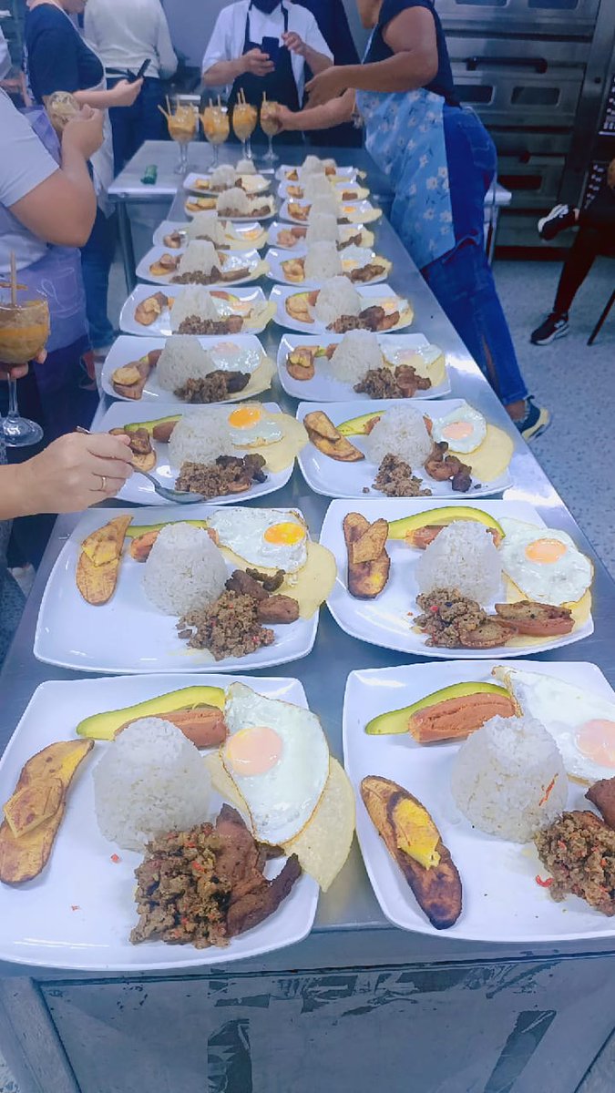 #ElTourxRCN buenos días desde Santa Marta, Carlos Londoño con mi hijo José Gabriel, les comparto el Almuerzo de hoy