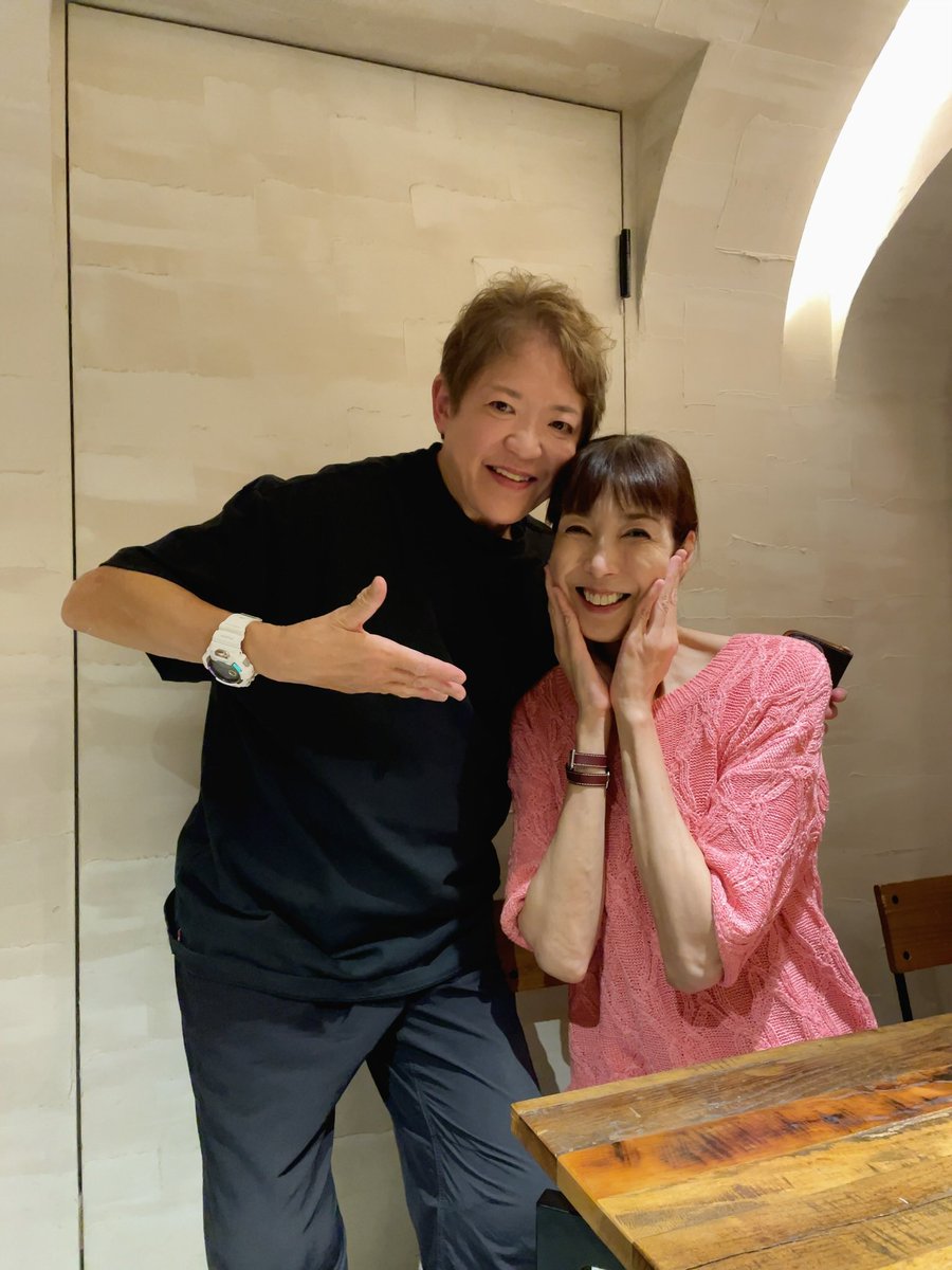 motoko_pink's tweet image. ＃ライオネス飛鳥
＃クラッシュギャルズ
極悪女王で、飛鳥さん役を
剛力彩芽ちゃんが演じて
その彩芽ちゃんと共演した私
現役時代にお会いしたり、試合も観に行って
ましたが、なかなかゆっくりの機会はなく
先日も舞台ご観劇頂き、やっと🍖行けました❤️
なんと実は元バレー部な飛鳥さん🏐👑…