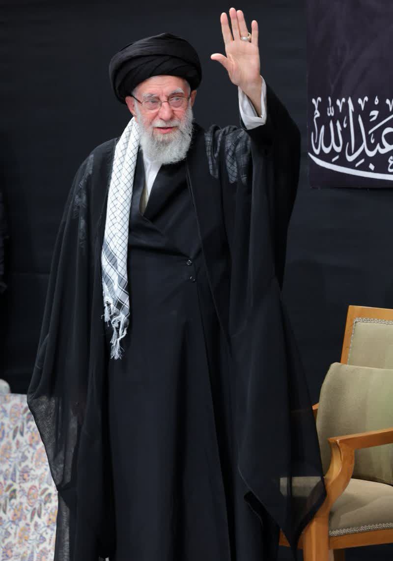 علی به وقت حوادث عصا نمیگیرد 😊❤

#لبیک_یا_خامنه_ای