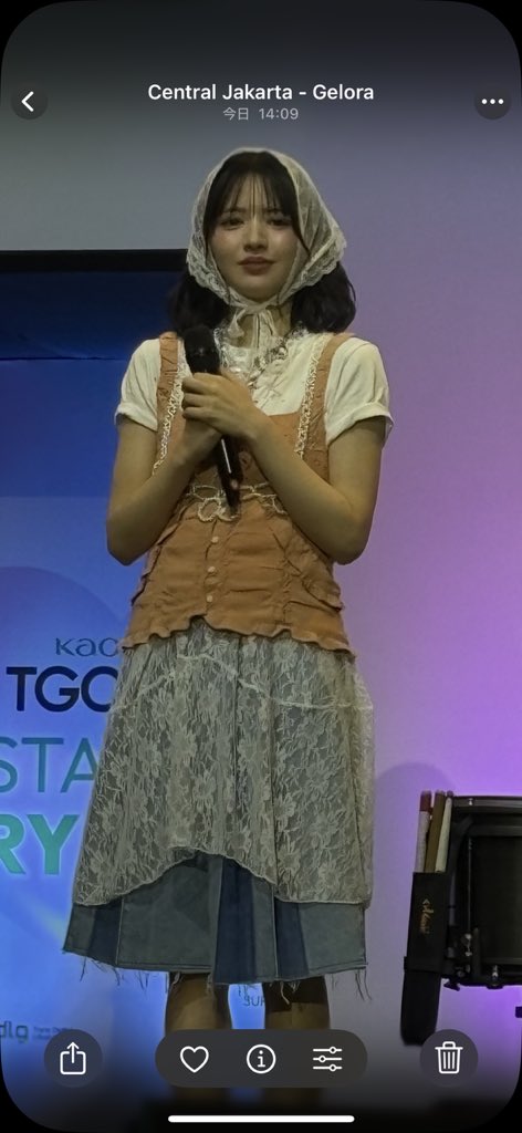 カンペに気づいてくれた女神。
だる絡みしてすみません。
世界各国、秘境でも追っかけます。
inジャカルタ
 #鎮西寿々歌
 #FRUITSZIPPER