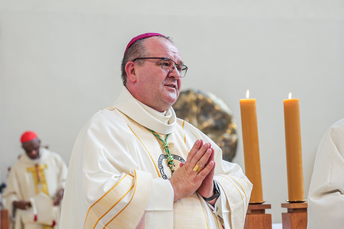 EpiskopatNews's tweet image. Ojciec Marek Ochlak OMI przyjął święcenia biskupie w oblackim kościele pw. św. Józefa w Gdańsku.  

#Relacja: episkopat.pl/doc/231491.Gda…
#Zdjęcia: flickr.com/photos/episkop… (fot. Karol Jeliński)
