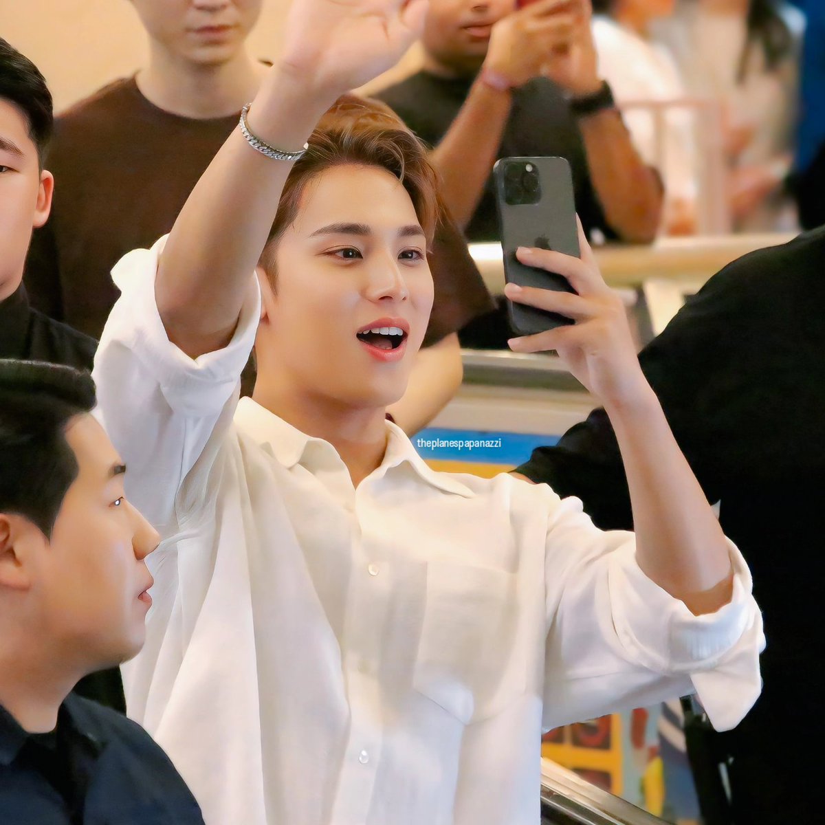 planespapanazzi's tweet photo. Seventeen's Mingyu in KL.
Snickers Pop Up & KLIA Send Off.
#kimmingyu #mingyu #mingyuseventeen #mingyuinkl #mingyuinmy #seventeen #carat #klia #snickers #snickersmalaysia #sunwaypyramid #theplanespapanazzi https://t.co/lyD6GSzs7Y