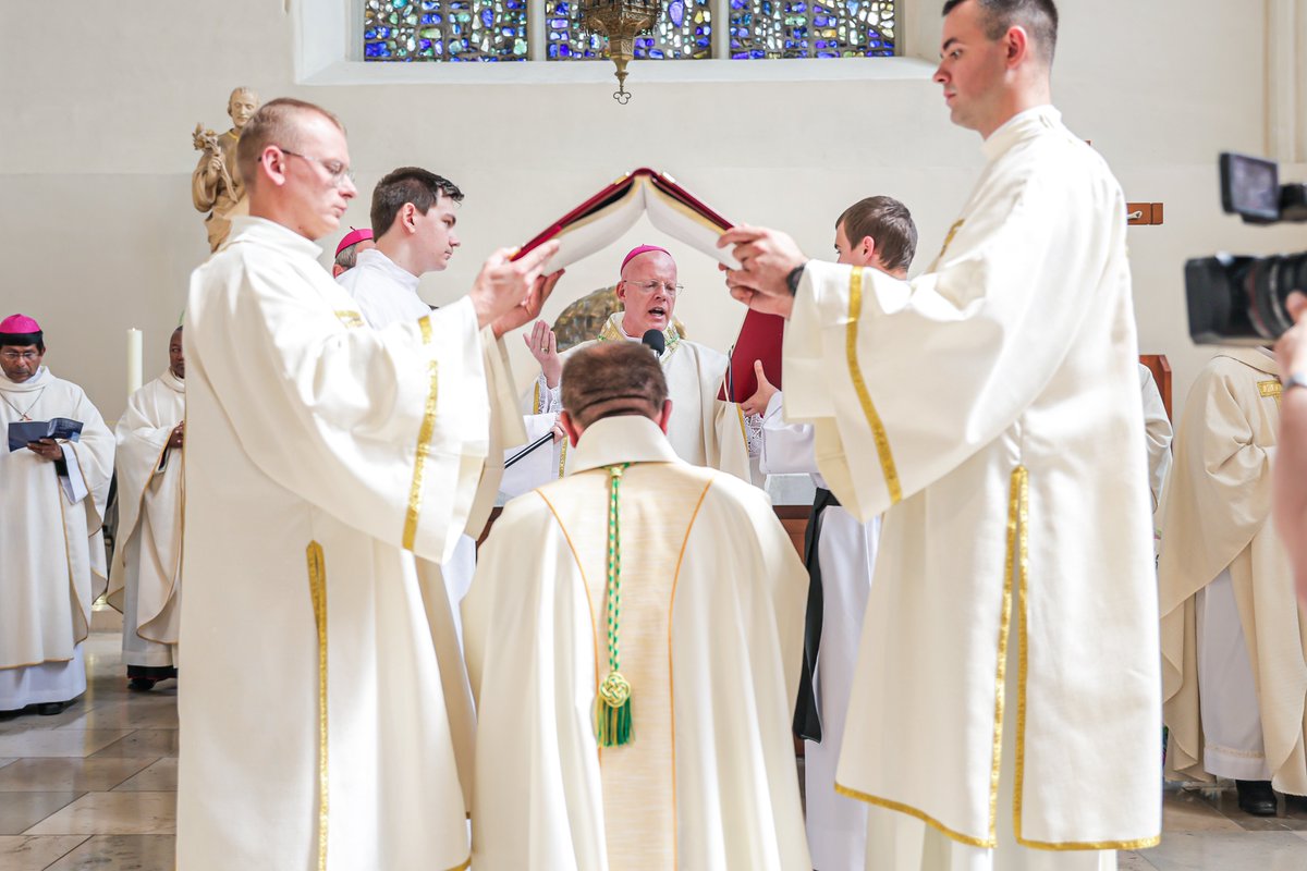 EpiskopatNews's tweet image. Ojciec Marek Ochlak OMI przyjął święcenia biskupie w oblackim kościele pw. św. Józefa w Gdańsku.  

#Relacja: episkopat.pl/doc/231491.Gda…
#Zdjęcia: flickr.com/photos/episkop… (fot. Karol Jeliński)