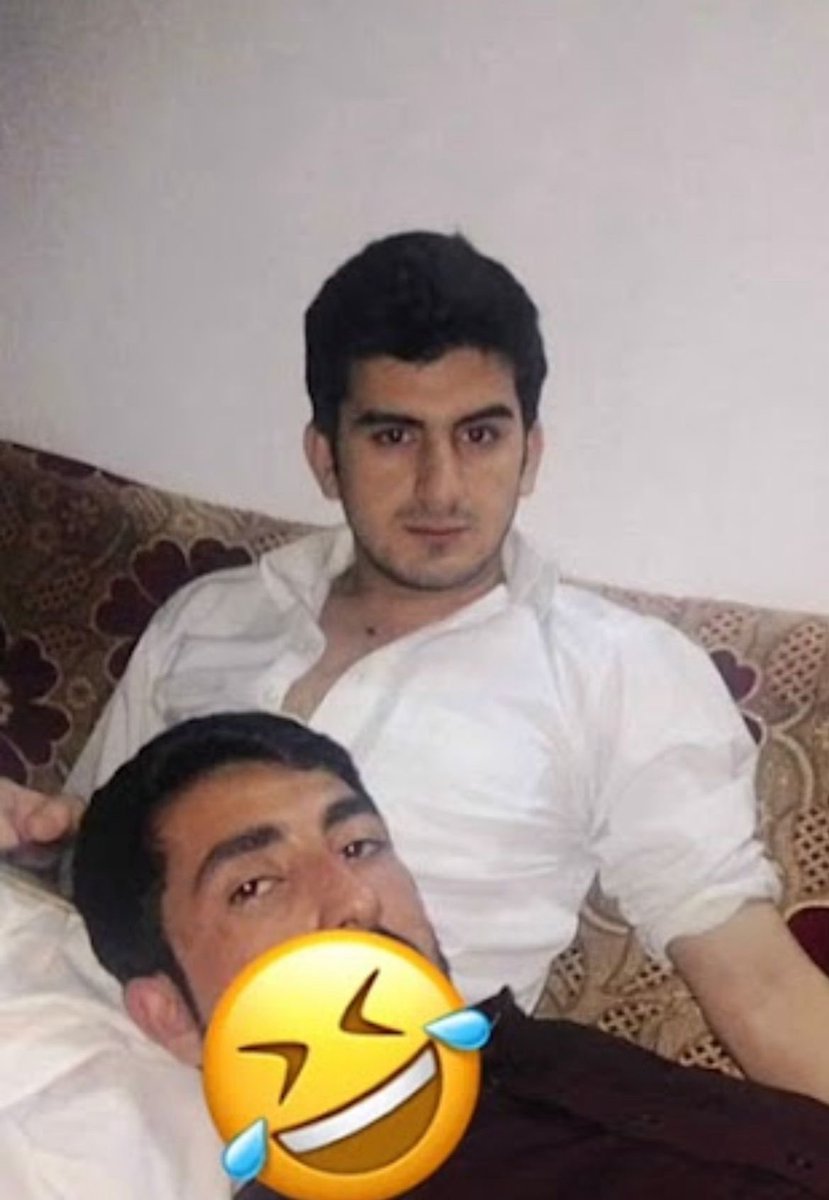 شاہد کنجر ملیشیاء میں اپنا مالش کرتے ہوئے 

کاروبار کرو غریبوں  کاروبار 😂