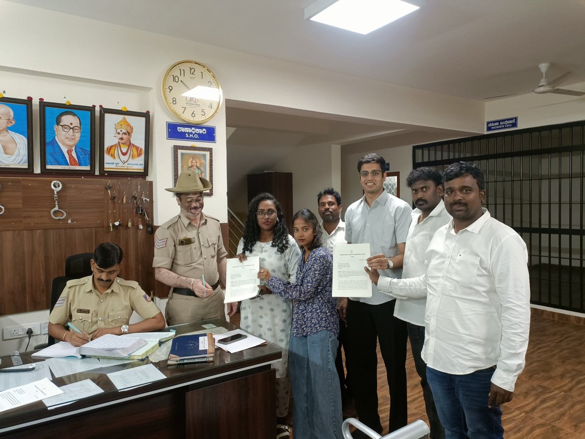 Rohini Anand (@mrs_roh08) on Twitter photo BIG BREAKING ЁЯЪи
FIR registered against <a href="/RatanRanjan_/">Ratan Ranjan</a> <a href="/rishibagree/">Rishi Bagree</a> <a href="/MrSinha_/">Mr Sinha</a> & others for spreading fake news against Rahul Gandhi
Excellent, these trolls need to be sent behind bars ASAP ЁЯСПЁЯП╗ЁЯФе BIG BREAKING ЁЯЪи
FIR registered against <a href="/RatanRanjan_/">Ratan Ranjan</a> <a href="/rishibagree/">Rishi Bagree</a> <a href="/MrSinha_/">Mr Sinha</a> & others for spreading fake news against Rahul Gandhi
Excellent, these trolls need to be sent behind bars ASAP ЁЯСПЁЯП╗ЁЯФе