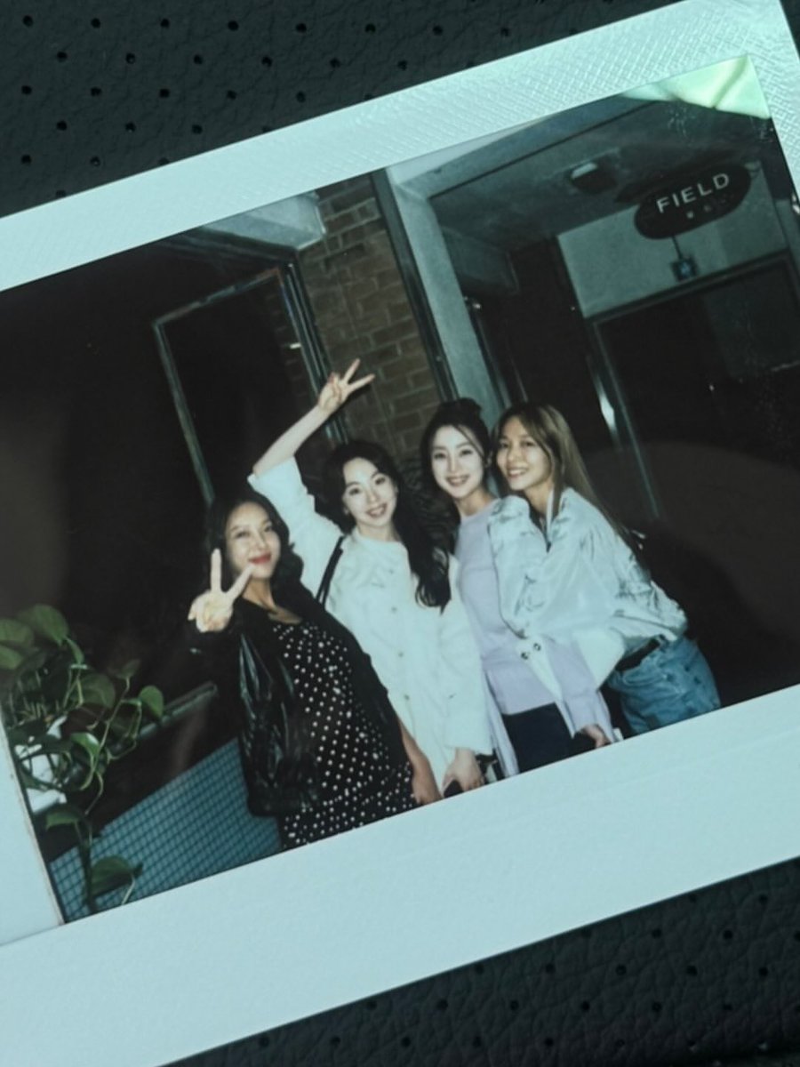 MeMyselfAndI_98's tweet photo. My Wonder Girls!!! 😭😭😭😭

#WONDERGIRLS #원더걸스 https://t.co/fVVr1dH5s4