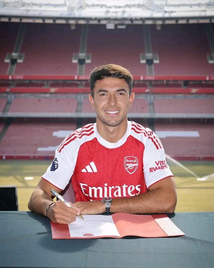 Klabu ya Arsenal imekamilisha usajili wa Nyota Martin Zubimendi 🇪🇸 kwa ada ya Paundi Milioni 51 akitokea Real Sociedad

Kiungo huyo amesaini mkataba wa miaka 5 na  amesema:

"Nimejiunga na timu changa, iliyo na ari kubwa na yenye malengo makubwa."

Chanzo <a href="/FabrizioRomano/">Fabrizio Romano</a>