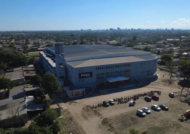 Los medios ven una iglesia evangélica. Yo veo un galpón que sirvió de lavadero de activos. Pero, como de construcción y lavado no se, mejor no opino