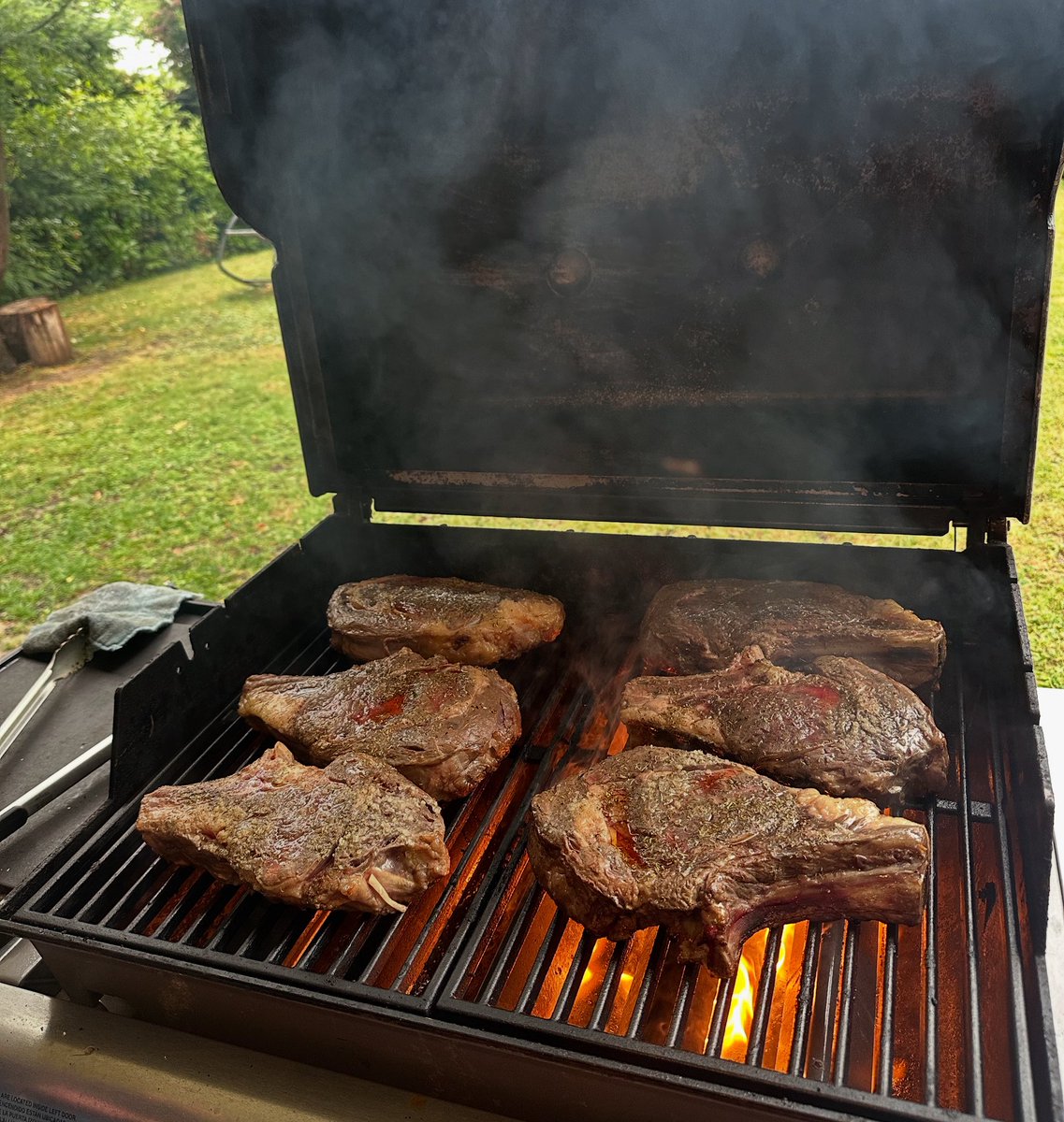 Tu veux avoir la côte !
Alors vas y , et qu’ça saute !
Juste grillées ,
Elles sauront charmer ton palais.
Te donner force et gaité ! Olé !
#cotedeboeuf #france #boucherie #artisanatfrancais #madeinfrance #noseleveursontdutalent #nosbouchersontdutalent #savoirfairefrancais