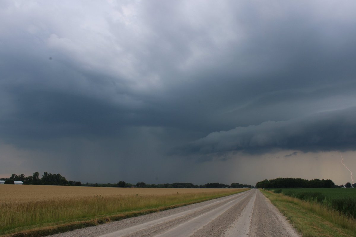 Got my first daytime bolt of the year on Friday outside of LaSalle. Barely caught it in the frame, but it’s there.  Hoping for some more photo opportunities later today. #onstorm #onwx <a href="/WE_SEE_/">W.E. S.E.E.</a>