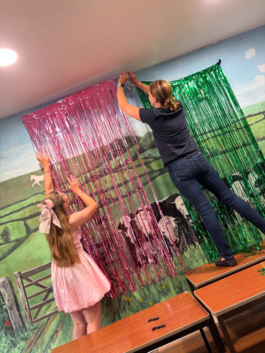 bugbites74's tweet image. Even Glinda is stepping in to help…in heals!!