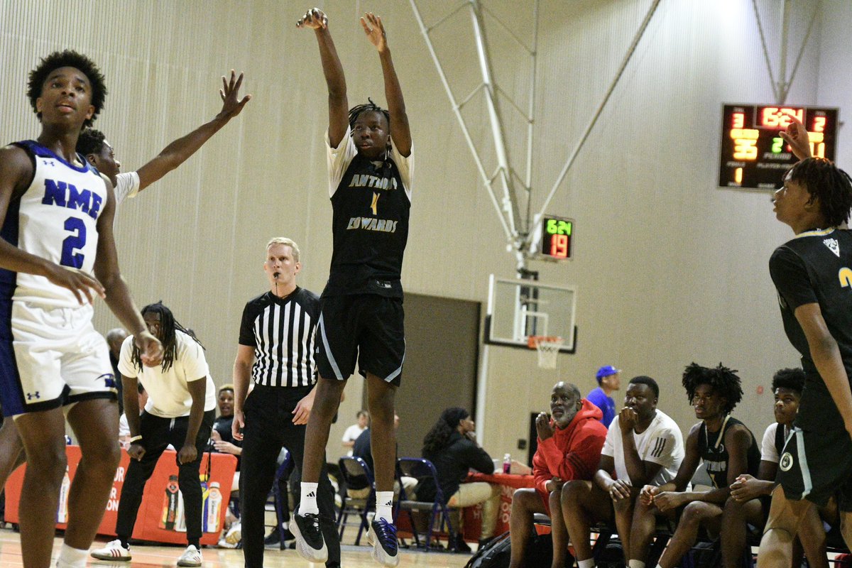 15U Battle for Georgia Quarterfinal

AE5 3SSB 69
NME UA Rise 50

Well balanced effort from AE5. Isaiah Dorsainvil brought a ton of energy and a big scoring presence to help lift them to a win.