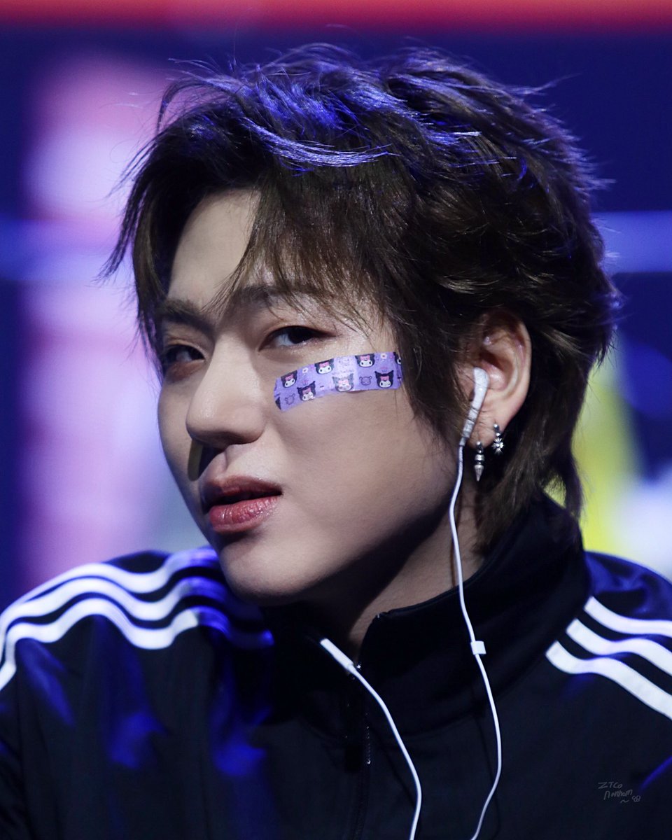 zico_nannom's tweet photo. 우죠 역시 메타인지👍🏻👍🏻👍🏻
우리 이런 날티 우죠 조아해🫠🫠🫠

#지코 #ZICO #COMvenience https://t.co/nYcZRl4jCp