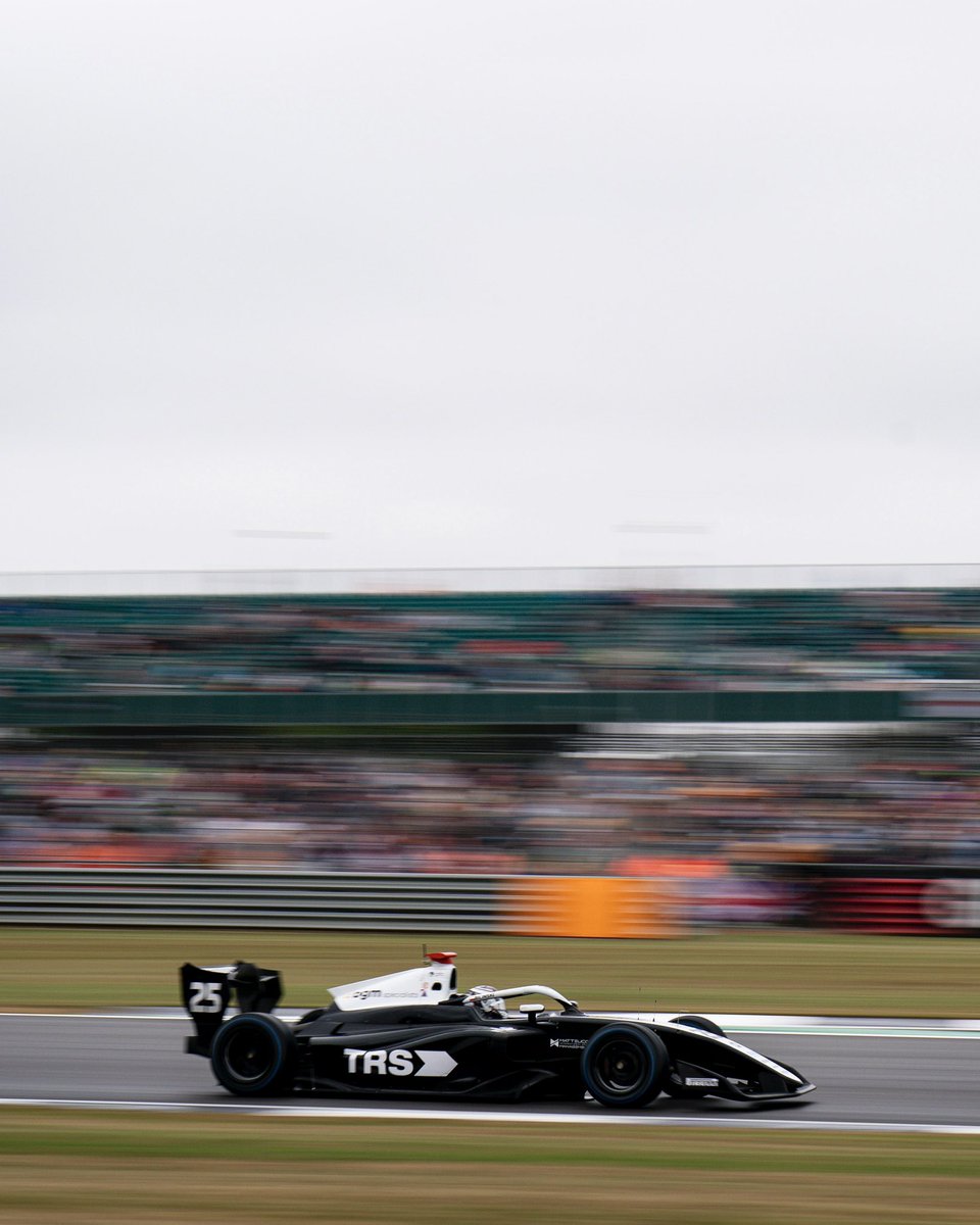 RodinMotorsport's tweet image. Roman in the rain 🔥
From P15 to P4 and pushing for a podium finish in the @Formula3 Feature Race 👏
📸 @jamesg_photo
#RodinMotorsport @RodinCars #F3