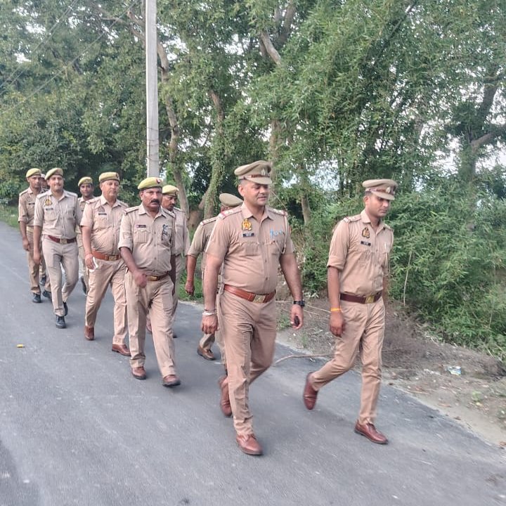 पुलिस अधीक्षक <a href="/pilibhitpolice/">Pilibhit Police</a> के निर्देशन में थाना हजारा पुलिस द्वारा आगामी त्योहार, शांति एवं कानून-व्यवस्था बनाए रखने हेतु मुख्य मार्गों, बाजारों व भीड़-भाड़ वाले क्षेत्रों में #FootPatrolling की गई।
<a href="/igrangebareilly/">DIG RANGE BAREILLY</a>
<a href="/adgzonebareilly/">ADG Zone Bareilly</a>
<a href="/Uppolice/">UP POLICE</a>
<a href="/dgpup/">DGP UP</a>