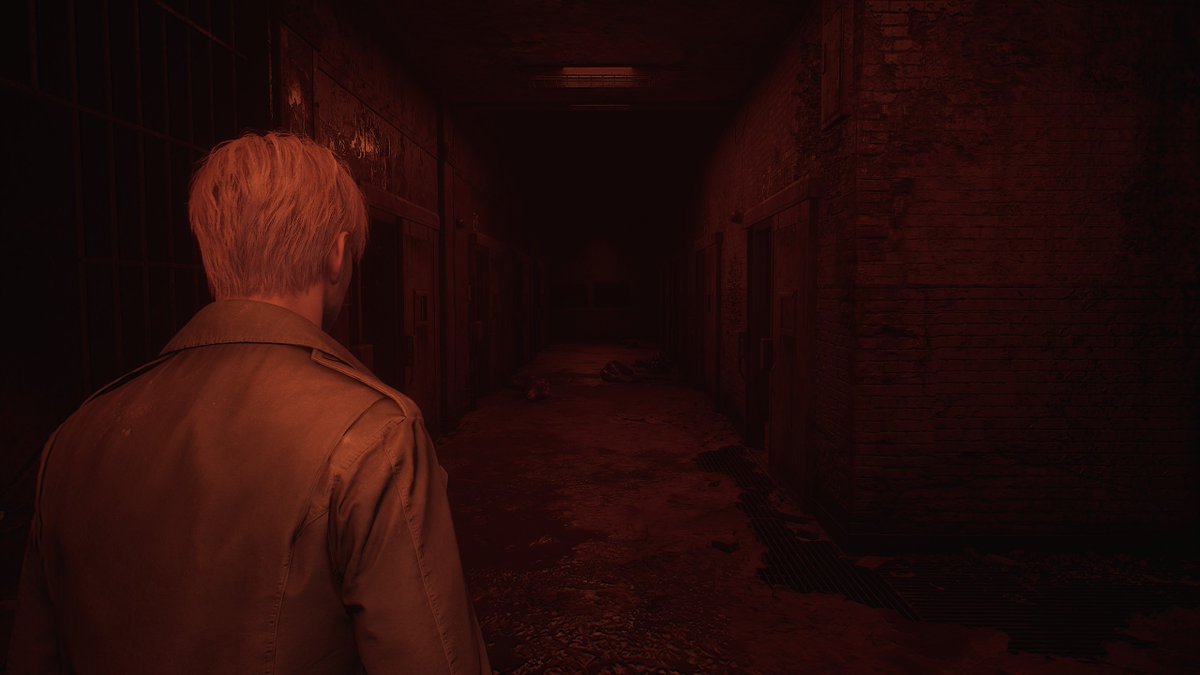 趁着促销入手了寂静岭2，这是我玩过最压抑最恐怖的游戏没有之一，原以为医院和公寓就足够恐怖了，谁知道监狱和迷宫才是重量级，他妈的简直就是噩梦，再也不想回去