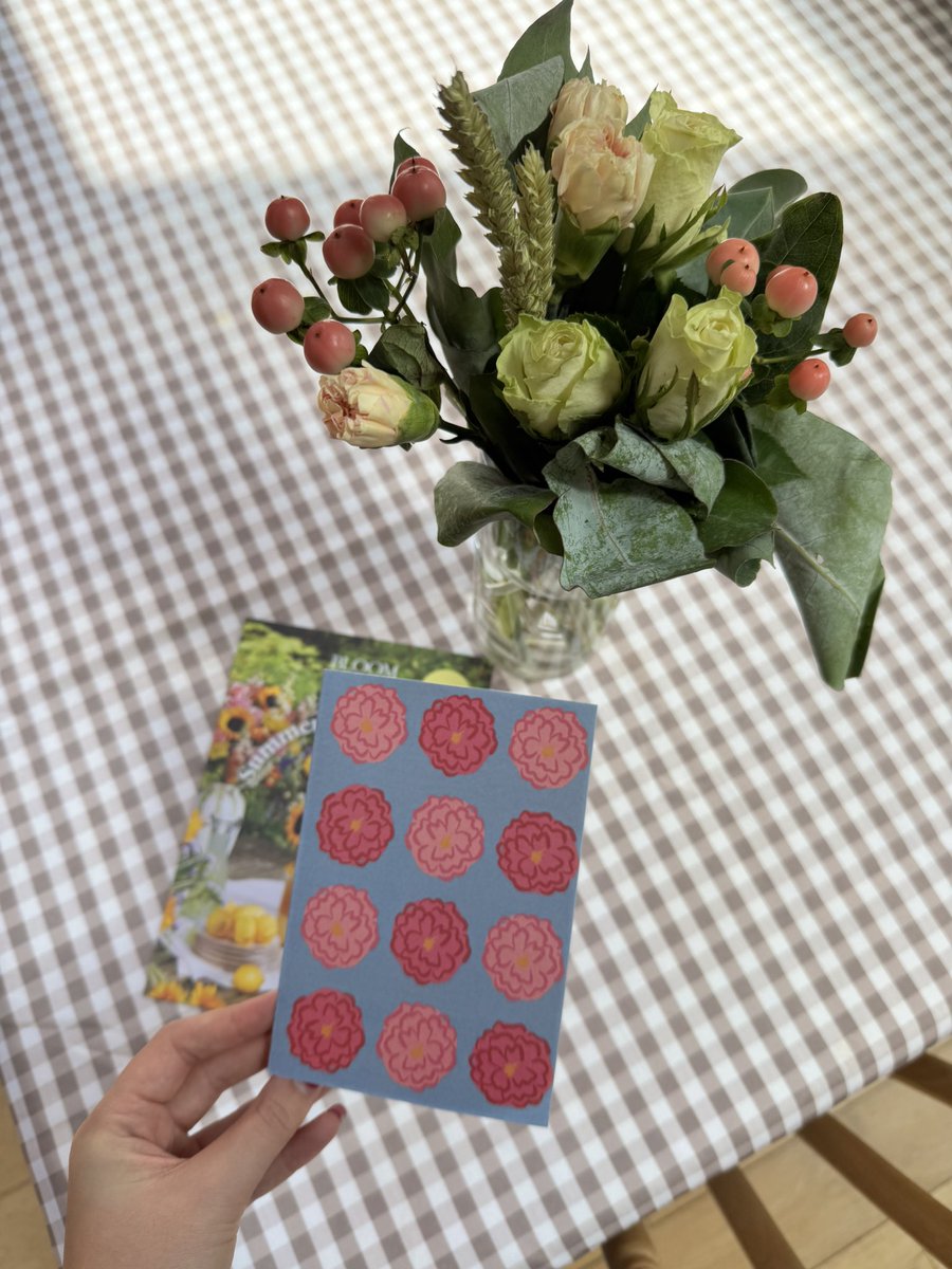 I just got flowers from <a href="/LewisCapaldi/">Lewis Capaldi</a> 🥹🌷🌼
