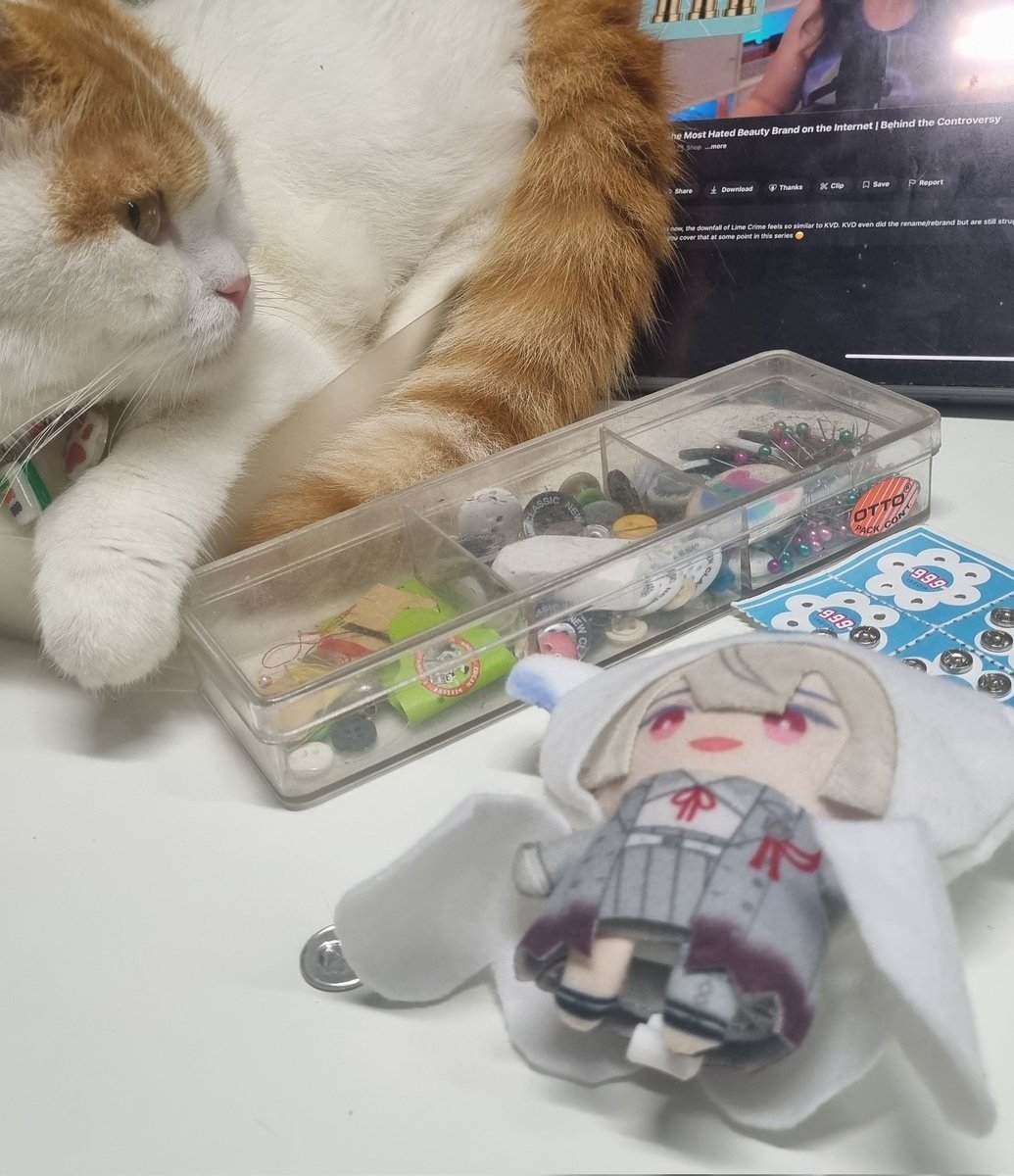 เอาจริงๆไม่คิดว่าจะมีคนสนใจแก้วกับผ้าคลุมปาเปะขนาดนี้ ตั้งใจทำมากๆ คือมันแฮมเมดจริงๆ ขนาดแก้วลายยังค่อยๆแปะเองเลย แงง ;^;