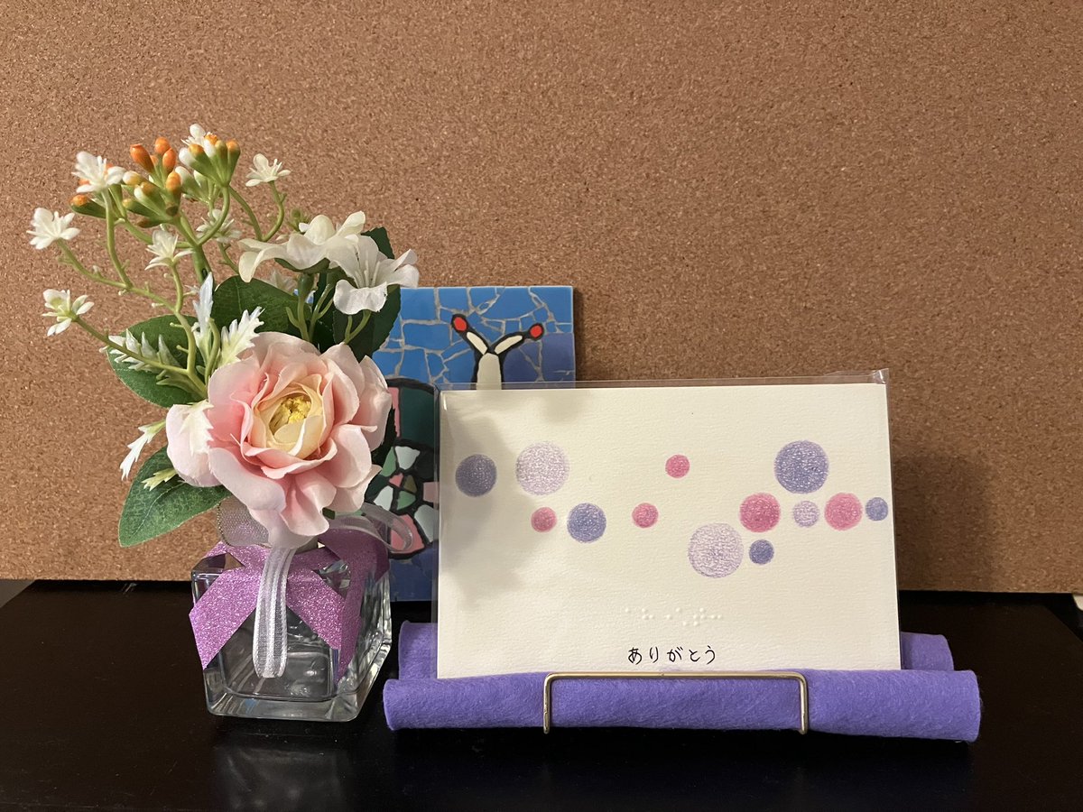 kookosan's tweet photo. @cocoro_works 

お気に入りのポストカード飾ってみた。色味がキレイでホッとする。今日は鬱々してたからこの色で。5色もあるから、楽しみ楽しみ https://t.co/wURMfT4miB
