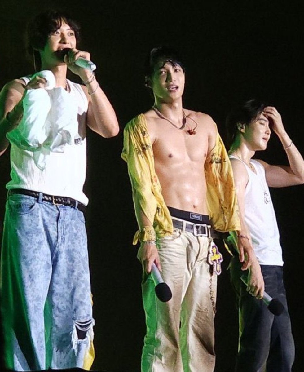 WORLDMUSICAWARD's tweet image. #EXO's #KAI #SUHO &amp;amp; #CHANYEOL drive the crowd wild at #WaterbombSeoul2025! 💪🕺🕺🕺🤩🌊💣🇰🇷🔥👑👑👑❤️‍🔥

#KAIxWATERBOMB 
#WaterbombSeoul2025