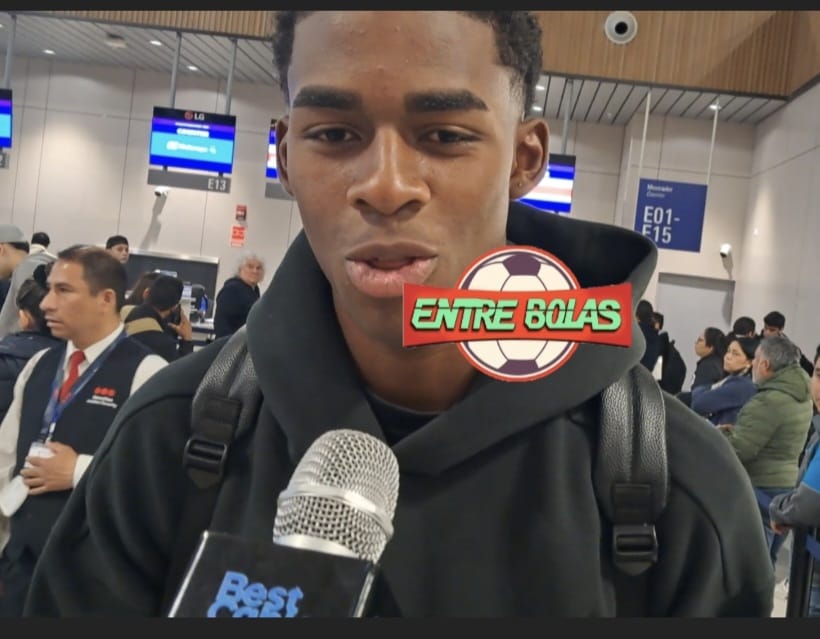 AlexisBernalAl1's tweet photo. Delantero de #AlianzaLima, Víctor Guzmán esta por viajar a Portugal, para enrolarse a su nuevo club: Sporting de Lisboa, cuyo contrato es por tres temporadas.
#BestCableSports #Futbolperuano https://t.co/ZtqcRSmlVz