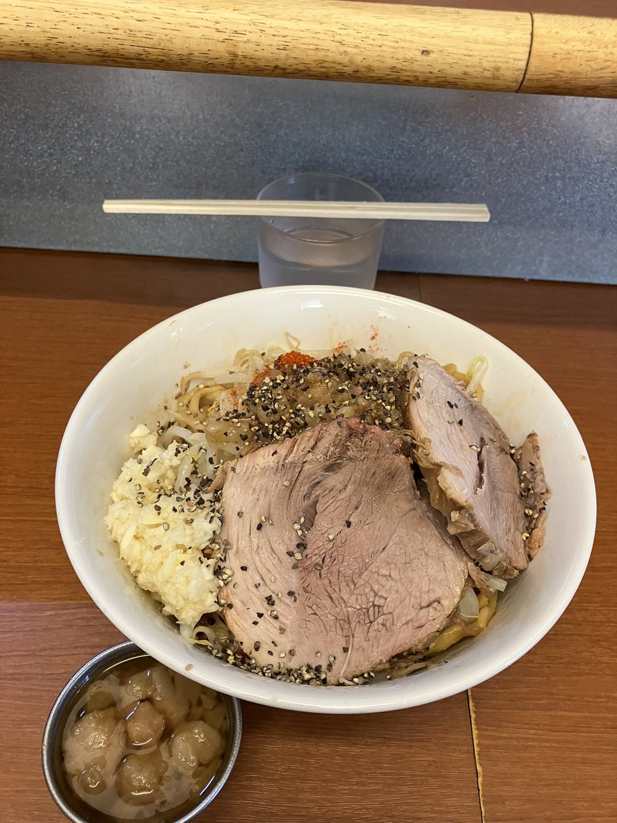 地球規模で考えろソラ

お昼はこちらへ💁

汁なし🍜300g＋NaAmm

大量に汗をかいた後の塩分チャージはたまりませんな😆💦
空腹の中並びが少ないのも助かった。

ん…まさかこれも予言の影響なのか🤔

しょーき君、スタッフさん、ご馳走様でした😋🙏