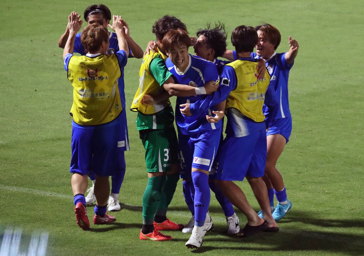 高橋陽一先生が代表の #南葛SC、関東サッカーリーグ1部 第9節はアウェーでのエリース豊島戦。
後半、鍬田一雅選手⚽️と柳裕元選手⚽️⚽️のゴールで２ｰ０で快勝!!リーグ戦２戦連続のクリーンシートも成し遂げ、前半戦を単独首位で折り返しました🙌