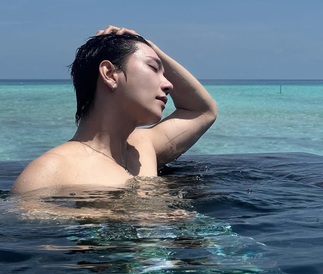 this pool/swimmer genre of joshua is really smtg else. YES IM INTERESTED