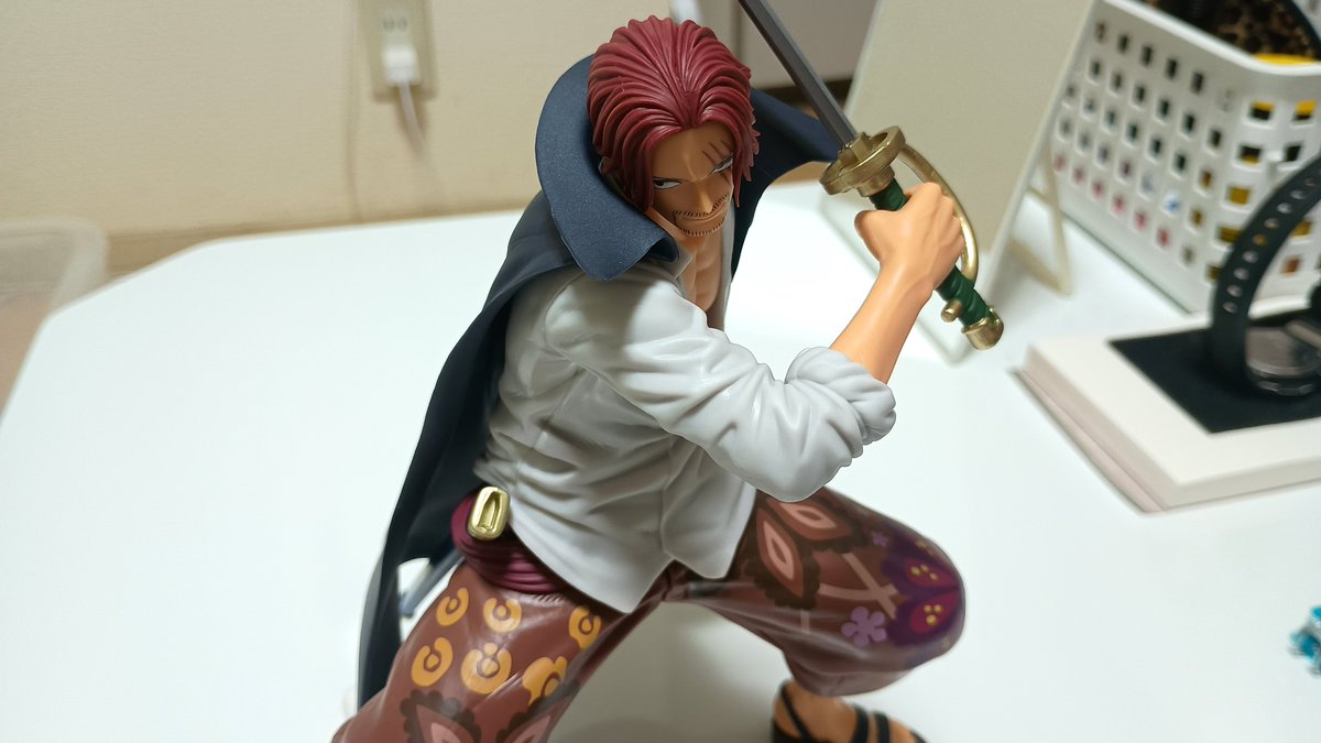 ワンピース Grandista-SHANKS-です。鞘の付け方と剣の持たせ方が不明で
