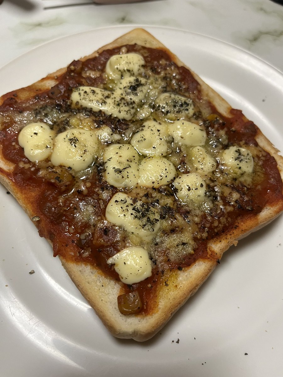 最近ちょっとだけ落ちてたけど、ご飯食べなきゃと思って頑張ってピザトースト作った🍕