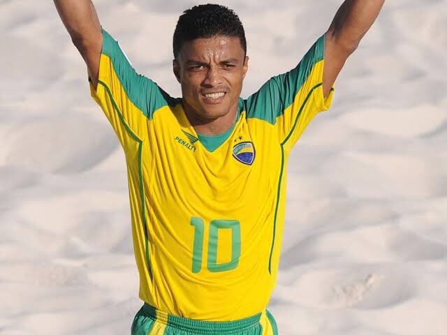 CuriosidadesBRL's tweet photo. Você é da geração que acordava aos domingos pra assistir futebol de areia do Brasil? 🇧🇷 https://t.co/UzUDkEsklE