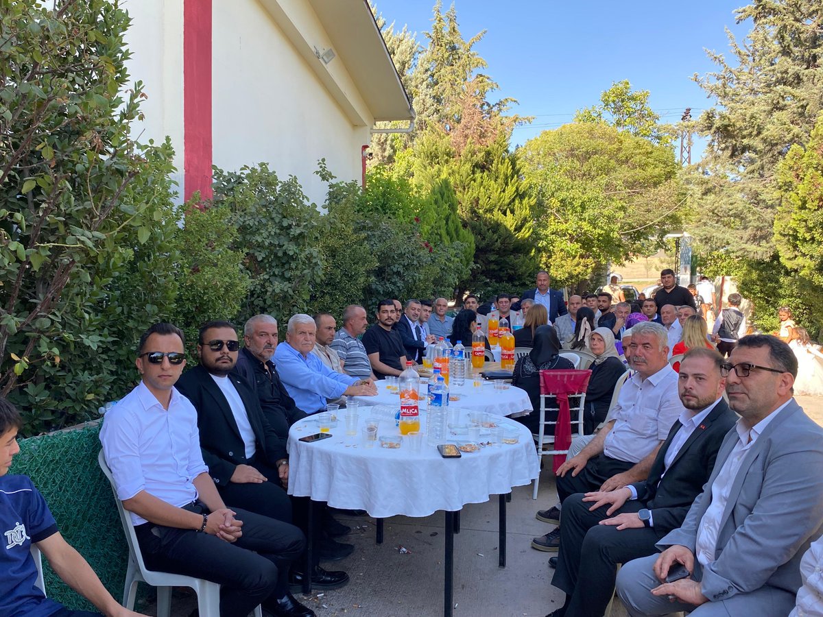 İlçe Başkanımız Sn. İsmail GÜLER, İlçe Kadın Kolları Başkanımız Sn. Yasemin Karaca ERSÖZ ve Yürütme ve Yönetim Kurulu Üyelerimizle birlikte;

Ana Kademe Yalankoz Mahalle Temsilcimiz Metin KARALAR’ın oğlunun düğün merasimine katılarak bu anlamlı günde mutluluklarına ortak olduk.