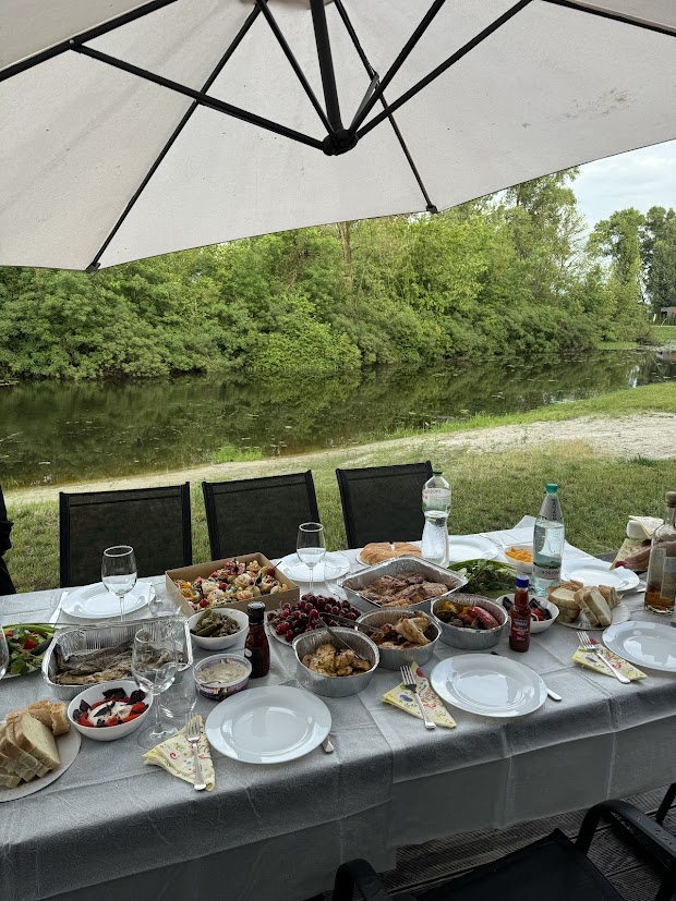 $1,228 Per Email.

Last week I held a workshop for the Cash Creators.

A one-time thing.

Sometimes I'll offer tickets to these for outsiders.

Sometimes a handful of people buy it.

Sometimes dozens.

This time, 86 people bought a ticket at $100 each.

And then 4 of them decided