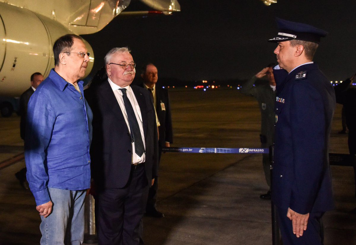 🛬 El Canciller ruso, Serguéi #Lavrov, llegó a Río de Janeiro para participar en la XVII Cumbre de los #BRICS  

📷 © La Cancillería de Brasil / Presidencia de Brasil en los BRICS