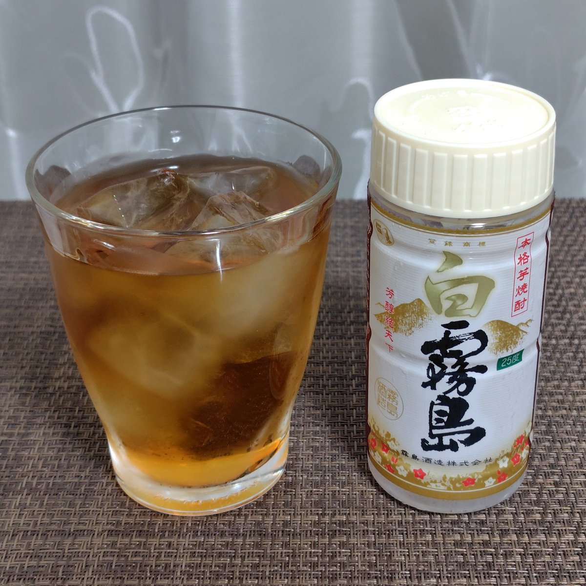 #晩酌　#芋焼酎
★白霧島 水割り(6：4)
★白霧島 お湯割り(6：4)
★白霧島 烏龍茶割り(3：7)

割り方で味わいが全然異なるので、楽しめます😊

白霧島の割り方でおすすめされているお湯割りでは、香りや風味が強く感じられました☺️
