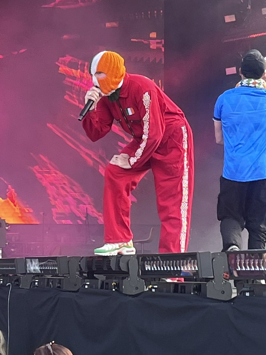 Milliemadhatter's tweet photo. I can’t stop thinking about how good the whole day was yesterday @FinsburyParkLdn @fontainesdublin @KNEECAPCEOL were off the scale. I feel like I have witnessed a moment in music history. #fontainesdc #kneecap https://t.co/53CfVmYUKd