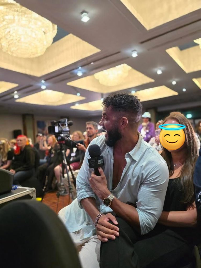 KnowMeSeeMe's tweet image. Came for Hugh stayed for Ricky