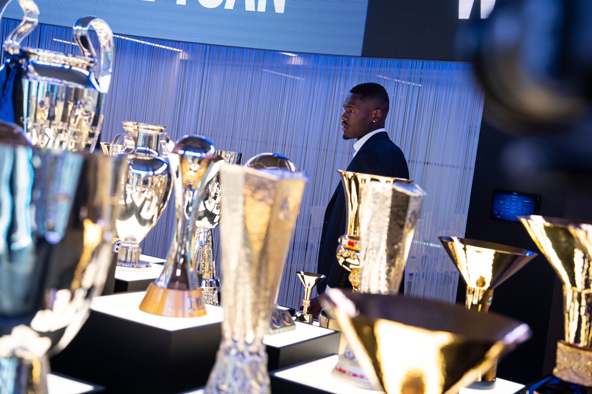 Behind the scenes of his first day in Nerazzurri colours 🎥🎞️

#ForzaInter #WelcomeAngeYoan