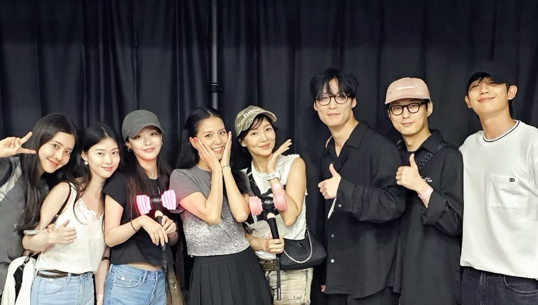Actress Yoon Seah Instagram update with #JISOO and Snowdrop fam. 🤍
