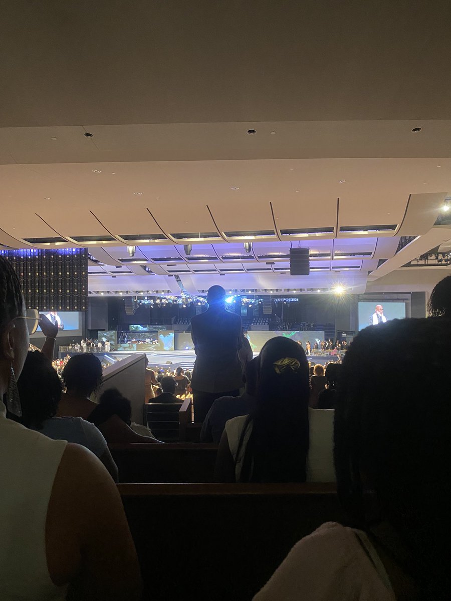 KimKeepIt_Real's tweet image. Good Morning eChurch family, representing for you all #InTheBuilding #Anniversary late but here!