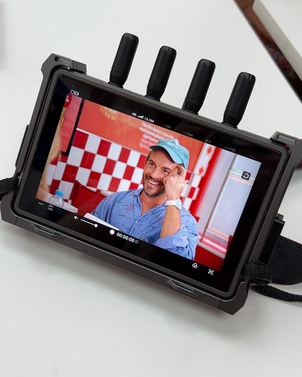 ✨NEW✨ Jonny and Amelia behind the scenes of Chicken Shop date 😍

📸: chickenshopdate

#jonathanbailey <a href="/ameliadimz/">Amelia Dimoldenberg</a>