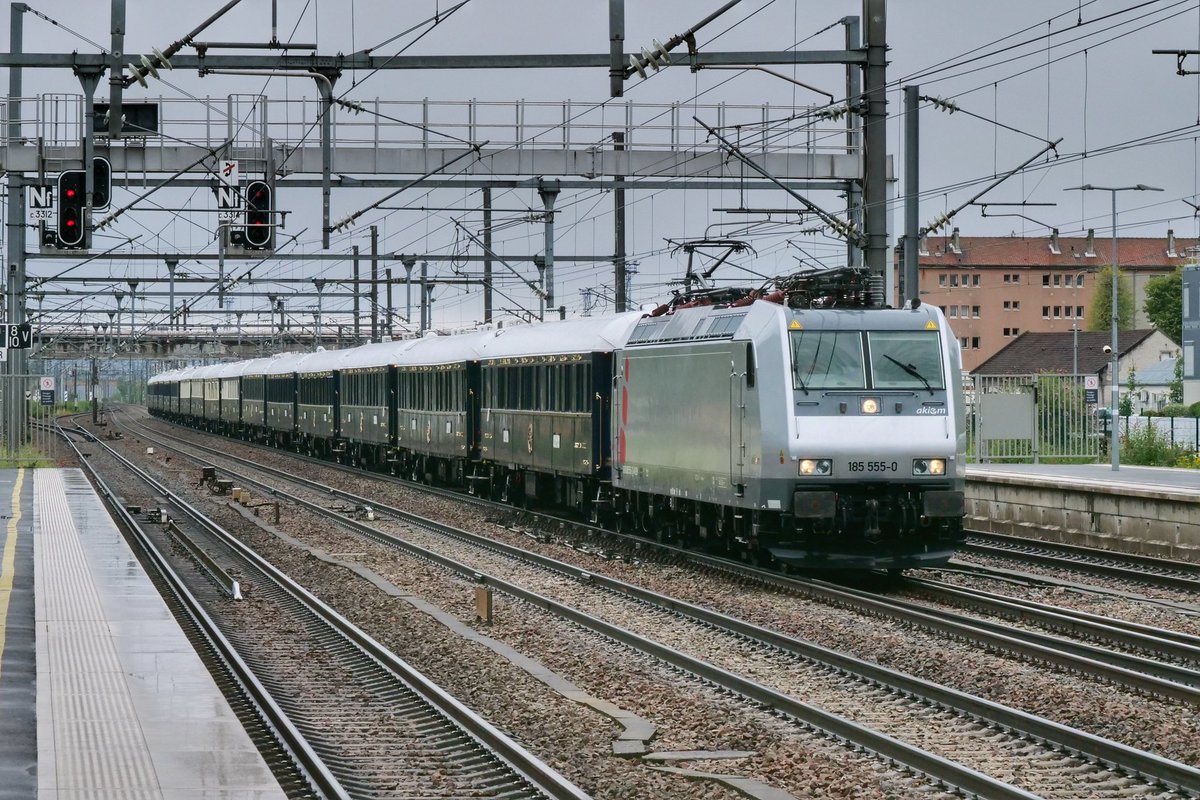 Le VSOE du jour, avec pour une fois une BR185 en tête.