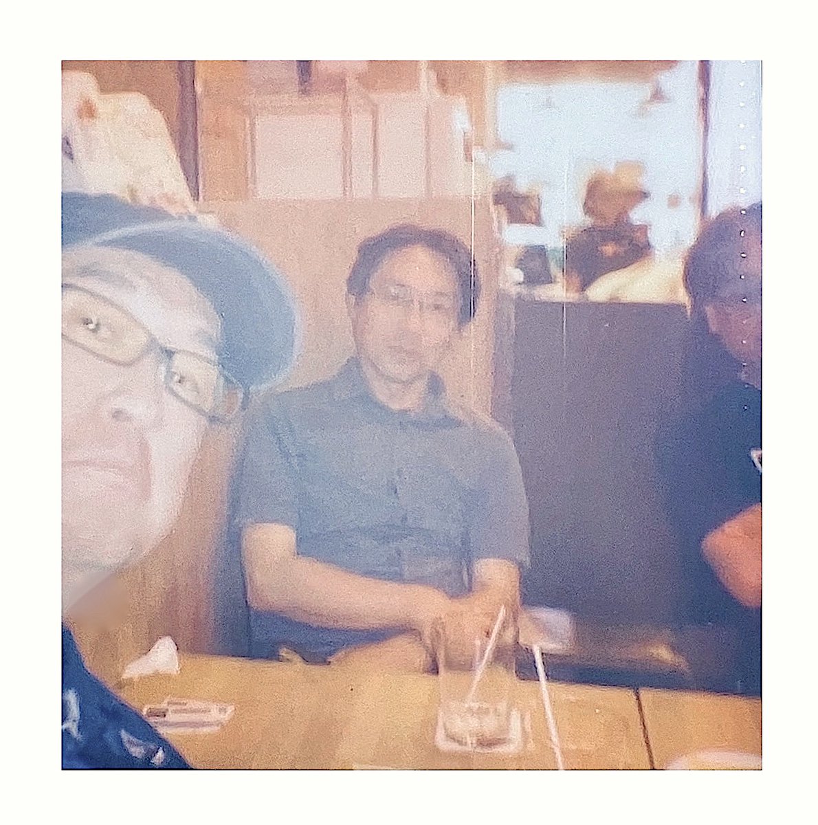 kalinapapa's tweet image. 今関あきよし×三本木久城×いしかわ彰。
久々の黄金コンビ復活!@ポレポレカフェ。
今月末に行く釜石の打ち合わせや、
新作のことについてのあれやこれや。
ポラロイドで撮った本日の写真はイマイチだけど、
それはそれで味があるので良しとしよう。