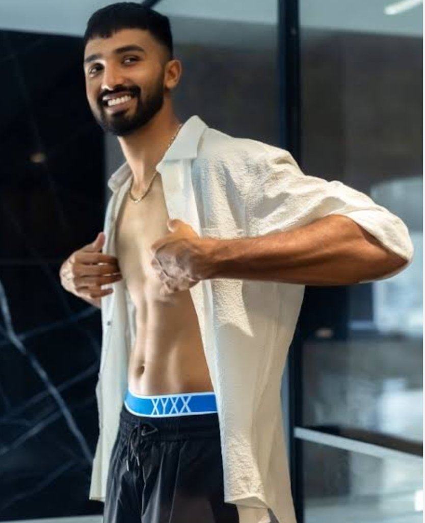 yash_pst's tweet image. 🎉 Happy Birthday to the man who defines charm, confidence &amp;amp; pure vibes! 🔥
Keep shining, keep smiling, and keep inspiring.
Here’s to more success, style &amp;amp; strength ahead! 💪🥂
#HappyBirthday #VibesOnly #BornToShine ✨