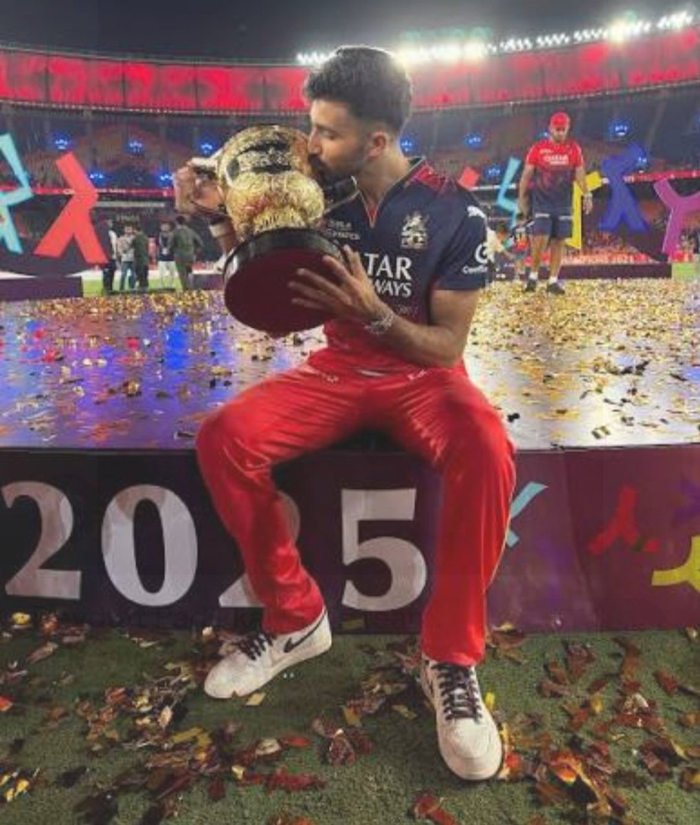 yash_pst's tweet image. 🎉 Happy Birthday to the man who defines charm, confidence &amp;amp; pure vibes! 🔥
Keep shining, keep smiling, and keep inspiring.
Here’s to more success, style &amp;amp; strength ahead! 💪🥂
#HappyBirthday #VibesOnly #BornToShine ✨