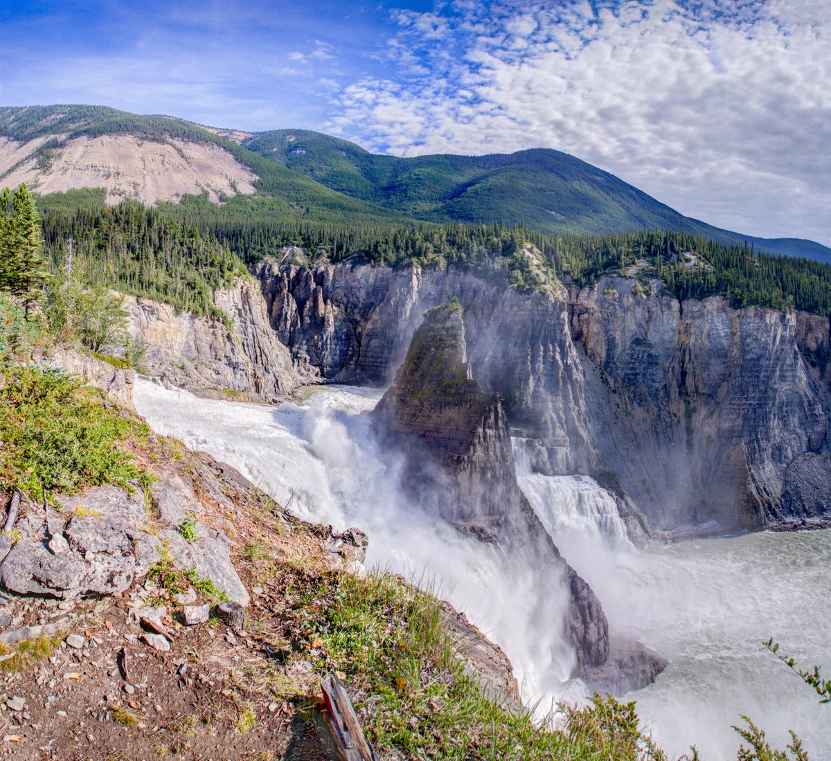 This stunning sight is located in #NahanniParkReserve, Northwest Territories. A UNESCO World Heritage Site, it's one of the most breathtaking places in Canada. Here you can explore wild waterfalls, deep canyons, and untouched wilderness. Have you been? Drop your pics below!