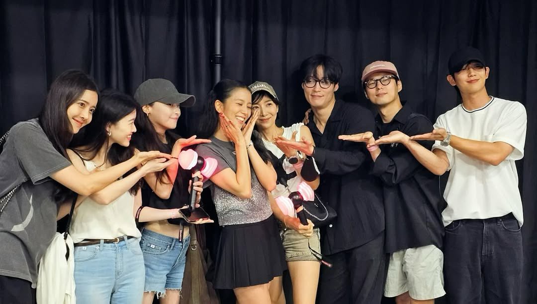 Snowdrop fam 🫶🏻❄️

First meeting                last reunion 

oct 2020                        july 2025

#Snowdrop 
#HAESOO